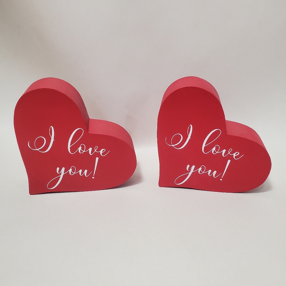 Heart-Shaped ILove YOU Wooden Red Decorative Accent